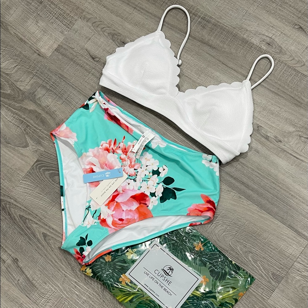 White And Floral V-Neck Scalloped Bikini